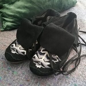 Tom's black suede moccasins ladies 8.5